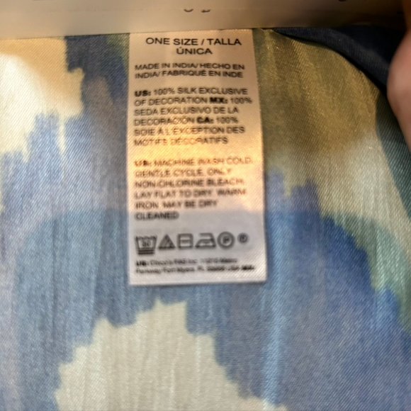 NWT 100% Silk Chico's Whimsical Scroll Ruana OS - Picture 7 of 7